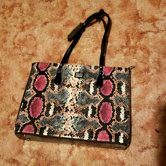 Beijo Signature handbag - Picture 1 of 8
